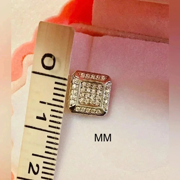 10 K Gold earrings for  men and women. Unisex - Picture 10 of 10